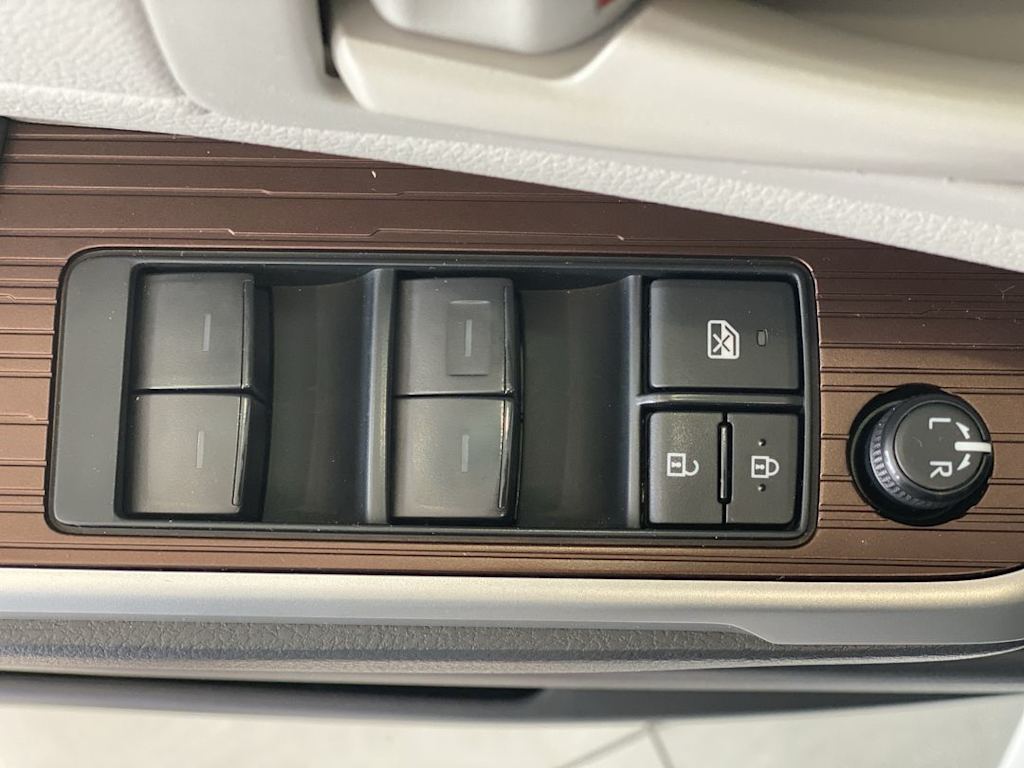 Thumbnail: 2024 Toyota Sienna - 23