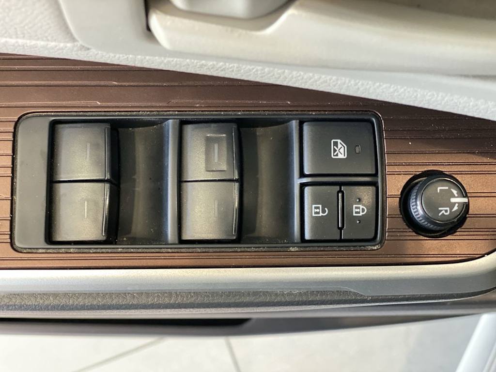 Thumbnail: 2023 Toyota Sienna - 21
