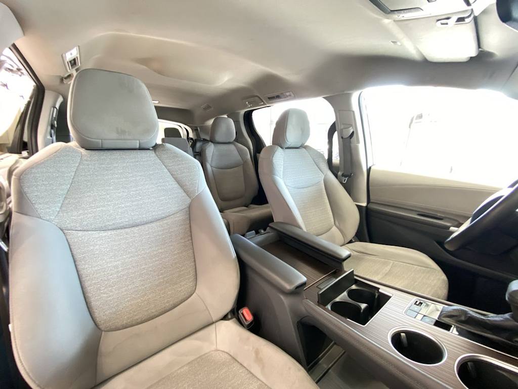 Thumbnail: 2023 Toyota Sienna - 25
