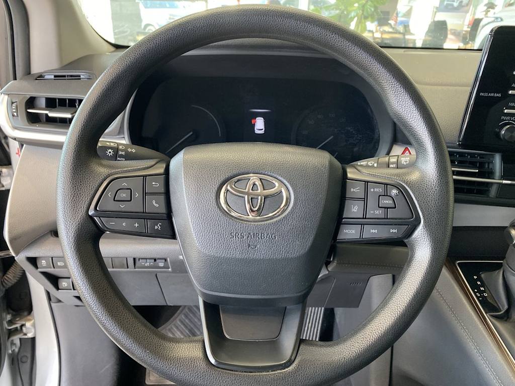 Thumbnail: 2023 Toyota Sienna - 2