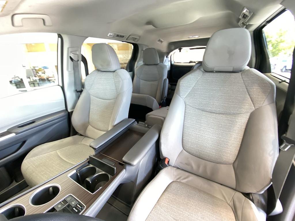 Thumbnail: 2023 Toyota Sienna - 8