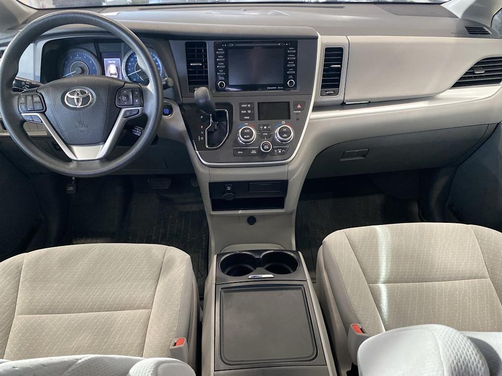 Thumbnail: 2020 Toyota Sienna - 8