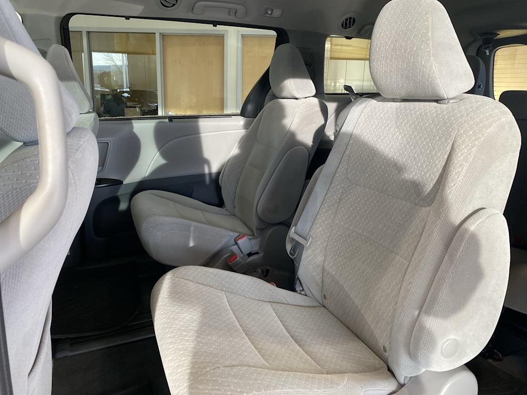 Thumbnail: 2020 Toyota Sienna - 11