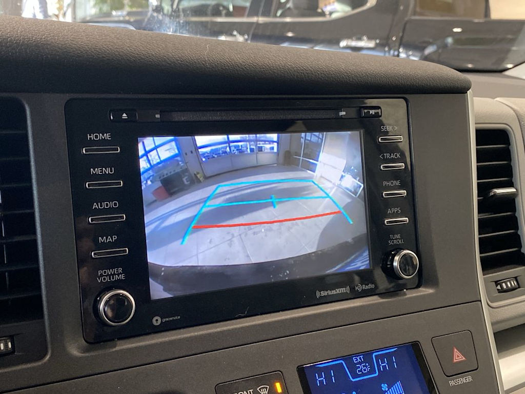 Thumbnail: 2020 Toyota Sienna - 22