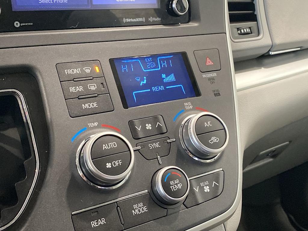 Thumbnail: 2020 Toyota Sienna - 23