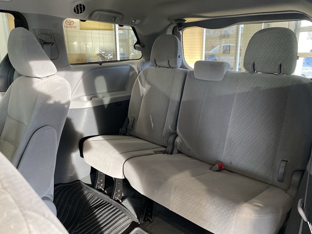 Thumbnail: 2020 Toyota Sienna - 24