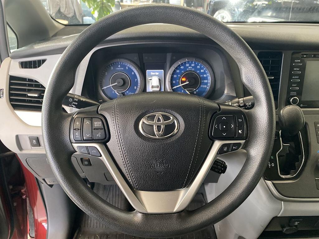 Thumbnail: 2020 Toyota Sienna - 2