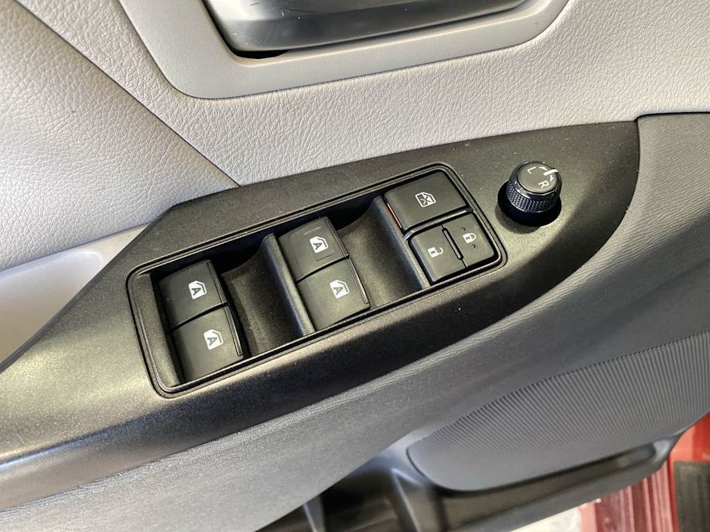 Thumbnail: 2020 Toyota Sienna - 21