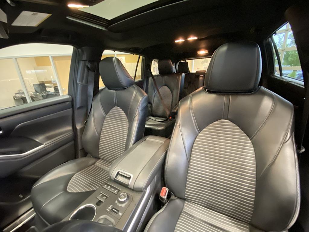 Thumbnail: 2022 Toyota Highlander - 9
