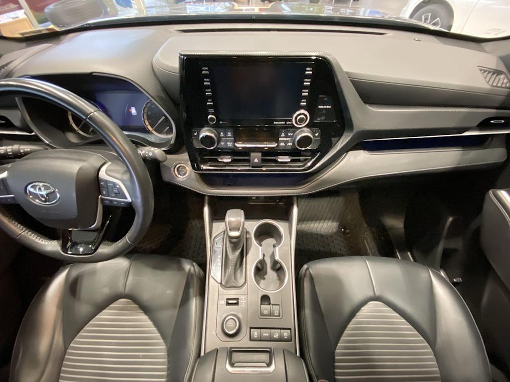 Thumbnail: 2022 Toyota Highlander - 8