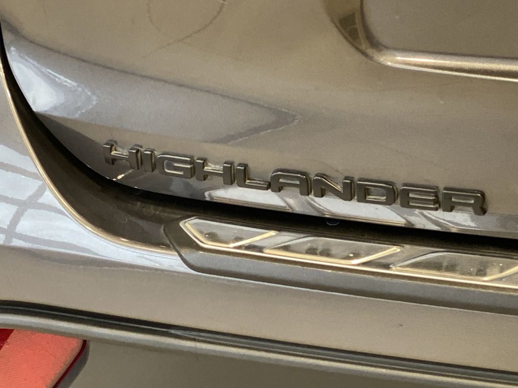 Thumbnail: 2022 Toyota Highlander - 5