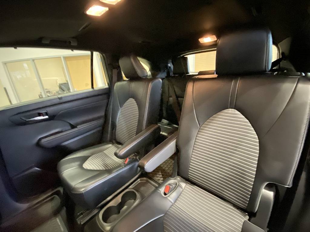 Thumbnail: 2022 Toyota Highlander - 10