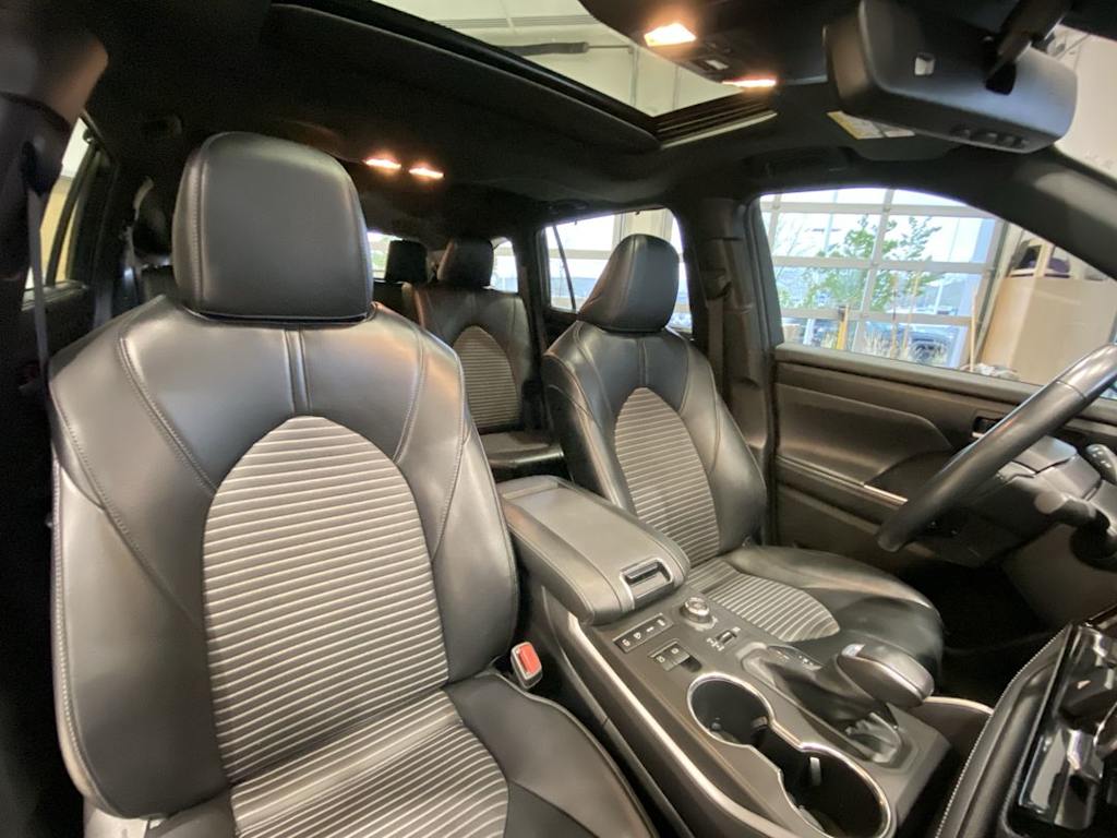 Thumbnail: 2022 Toyota Highlander - 27