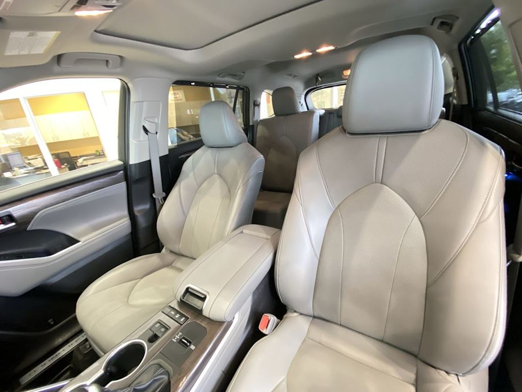 Thumbnail: 2022 Toyota Highlander - 9