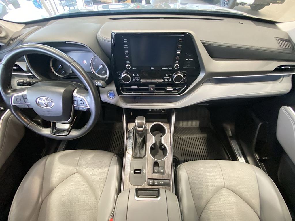 Thumbnail: 2022 Toyota Highlander - 8