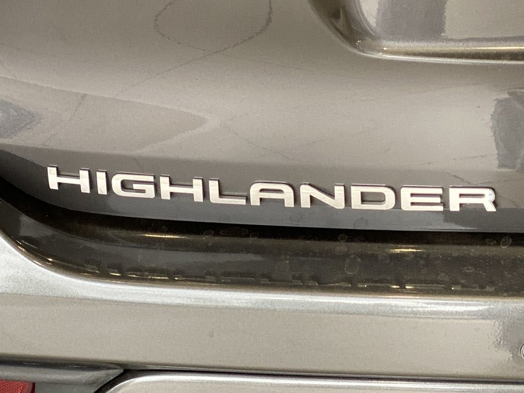 Thumbnail: 2022 Toyota Highlander - 21