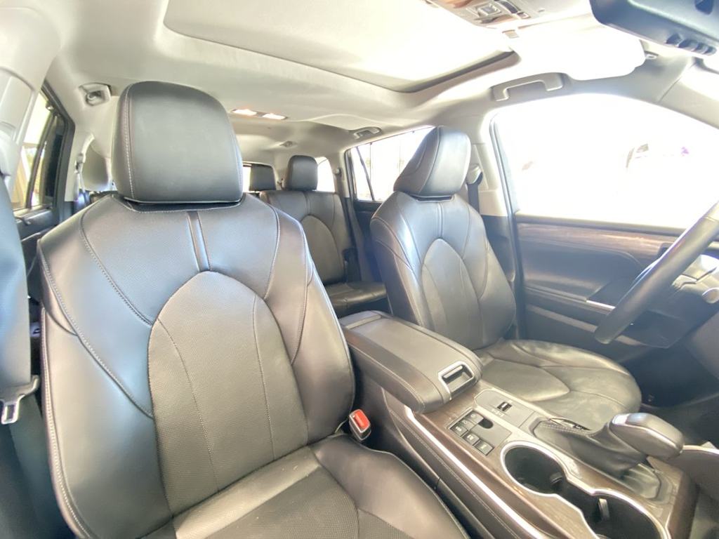 Thumbnail: 2023 Toyota Highlander - 8