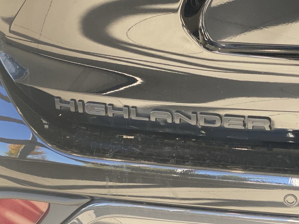 Thumbnail: 2023 Toyota Highlander - 20