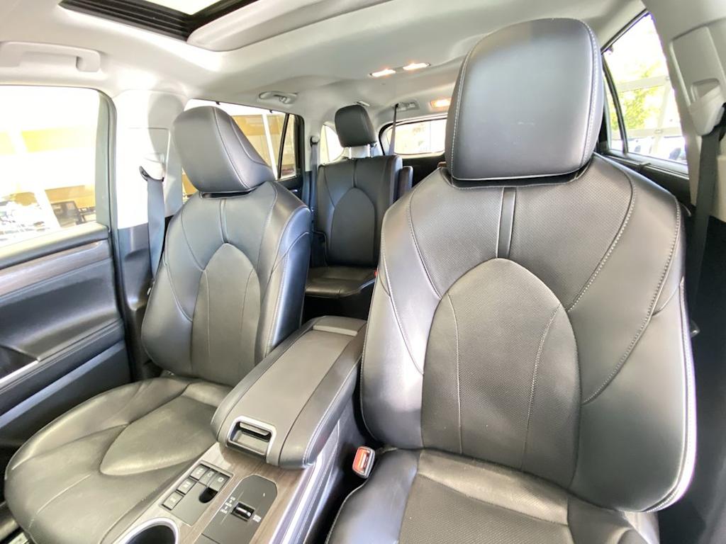 Thumbnail: 2023 Toyota Highlander - 7