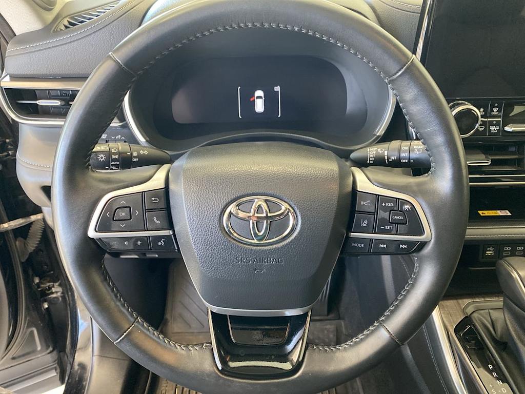 Thumbnail: 2023 Toyota Highlander - 2