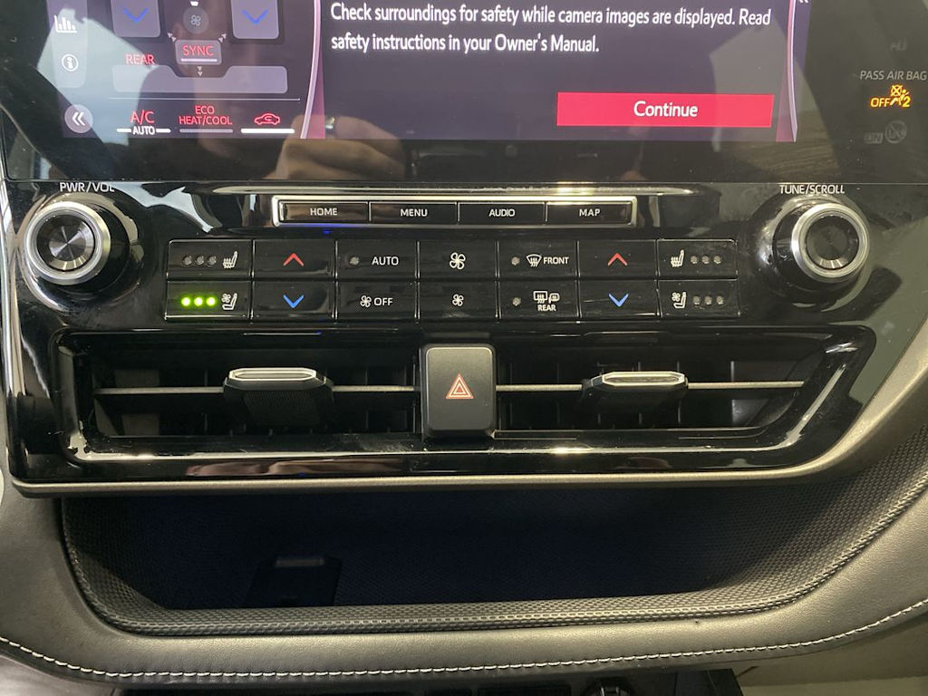 Thumbnail: 2020 Toyota Highlander - 25