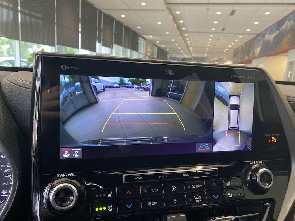 Thumbnail: 2020 Toyota Highlander - 24