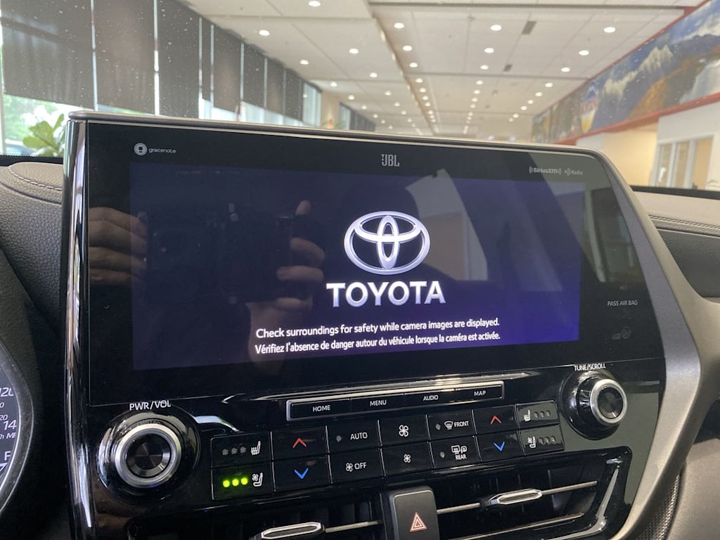 Thumbnail: 2020 Toyota Highlander - 13