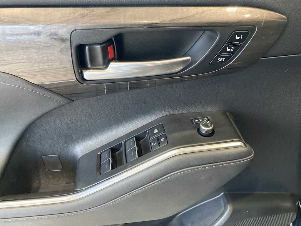 Thumbnail: 2023 Toyota Highlander - 22