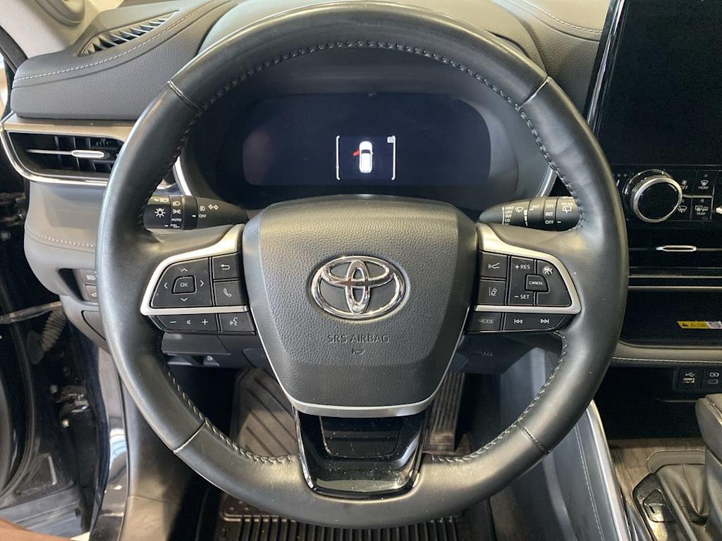 Thumbnail: 2023 Toyota Highlander - 2