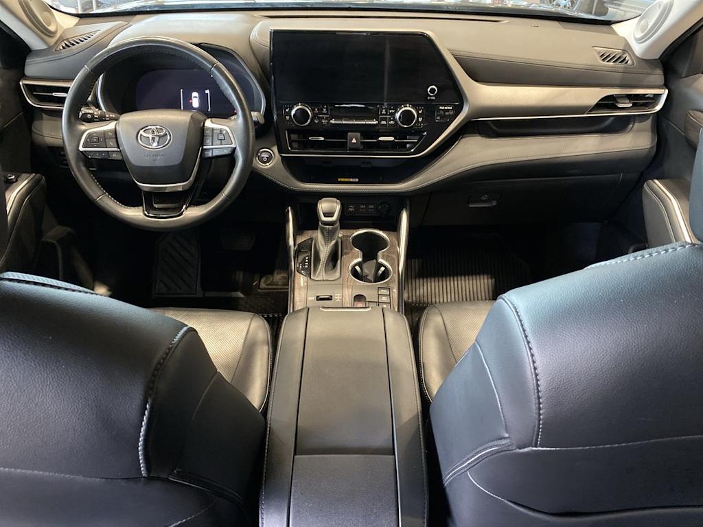 Thumbnail: 2023 Toyota Highlander - 9