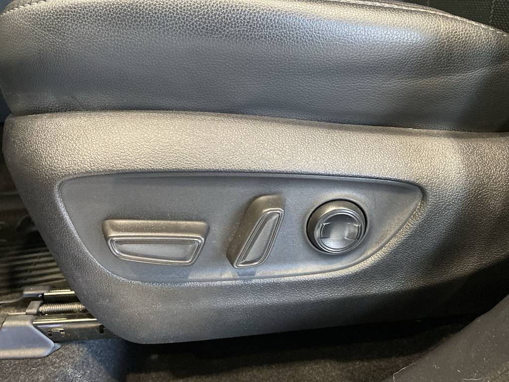 Thumbnail: 2023 Toyota Highlander - 21