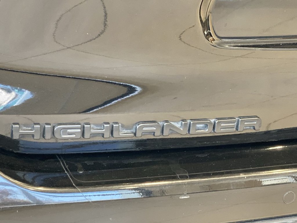 Thumbnail: 2023 Toyota Highlander - 7