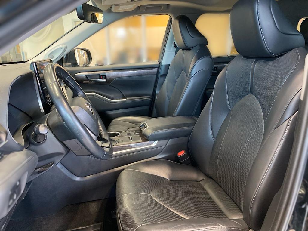 Thumbnail: 2023 Toyota Highlander - 10