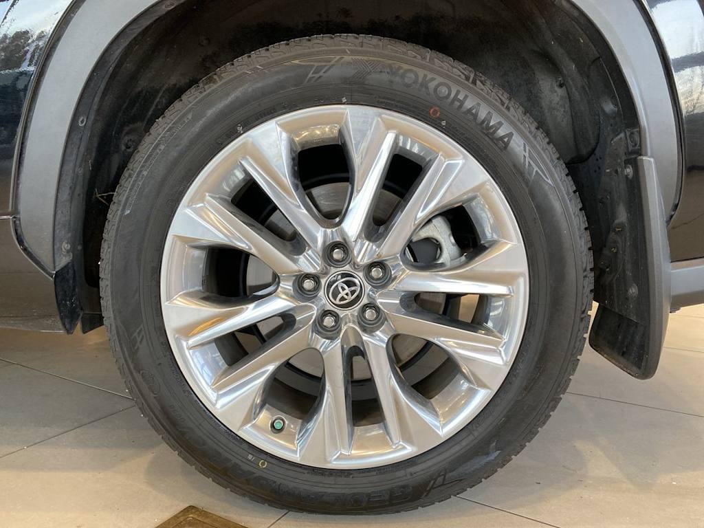 Thumbnail: 2023 Toyota Highlander - 8