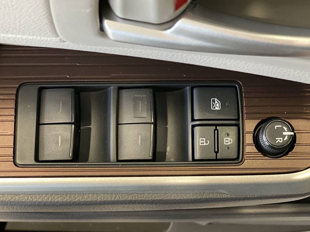 Thumbnail: 2021 Toyota Sienna - 24