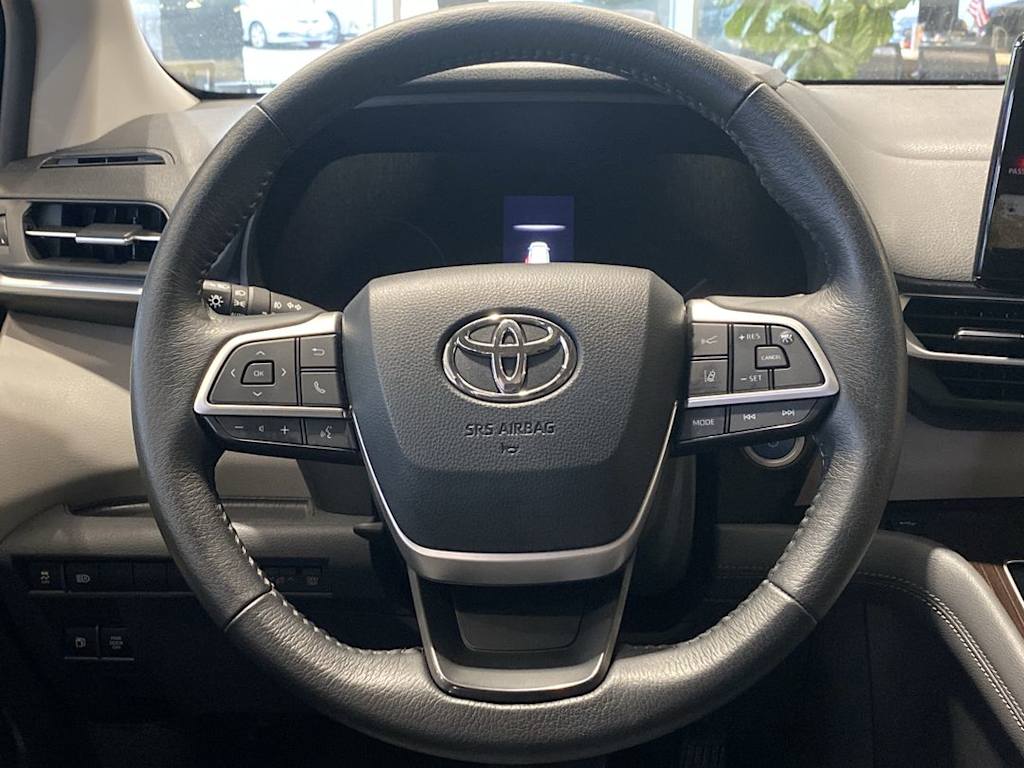 Thumbnail: 2021 Toyota Sienna - 2