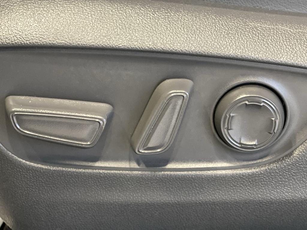 Thumbnail: 2021 Toyota Sienna - 23