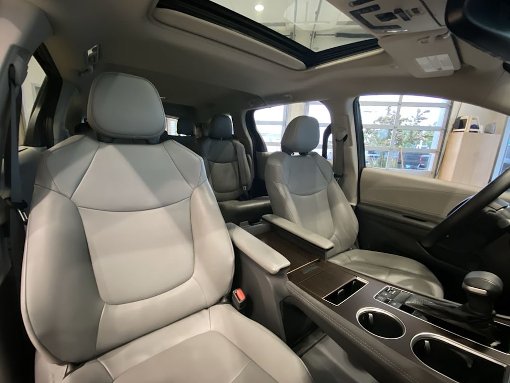Thumbnail: 2021 Toyota Sienna - 11