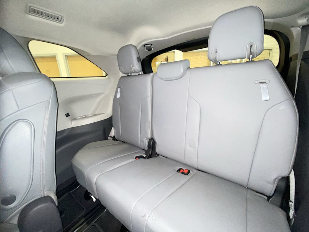 Thumbnail: 2021 Toyota Sienna - 27