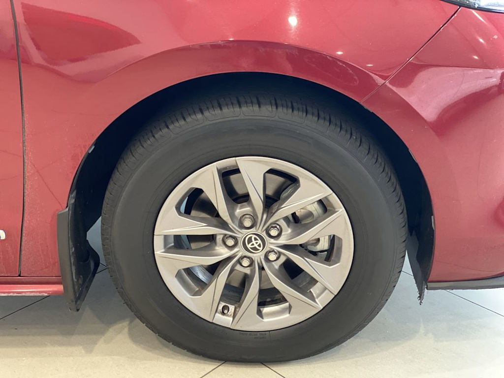 Thumbnail: 2021 Toyota Sienna - 8