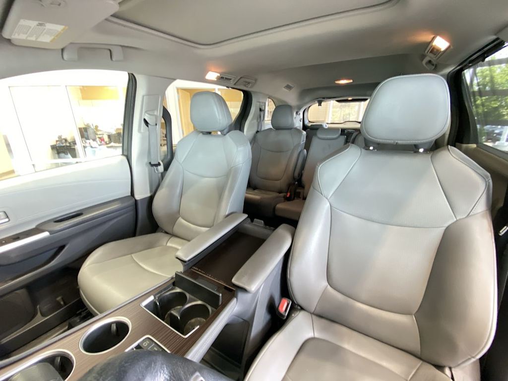 Thumbnail: 2021 Toyota Sienna - 10