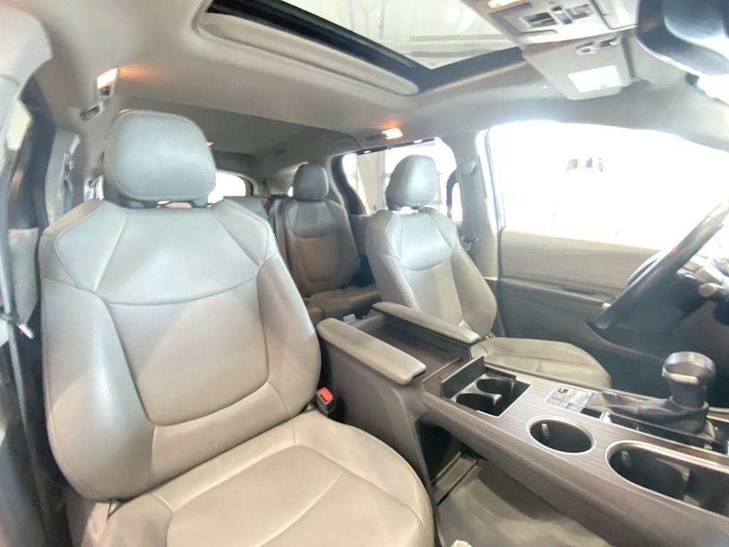 Thumbnail: 2021 Toyota Sienna - 27