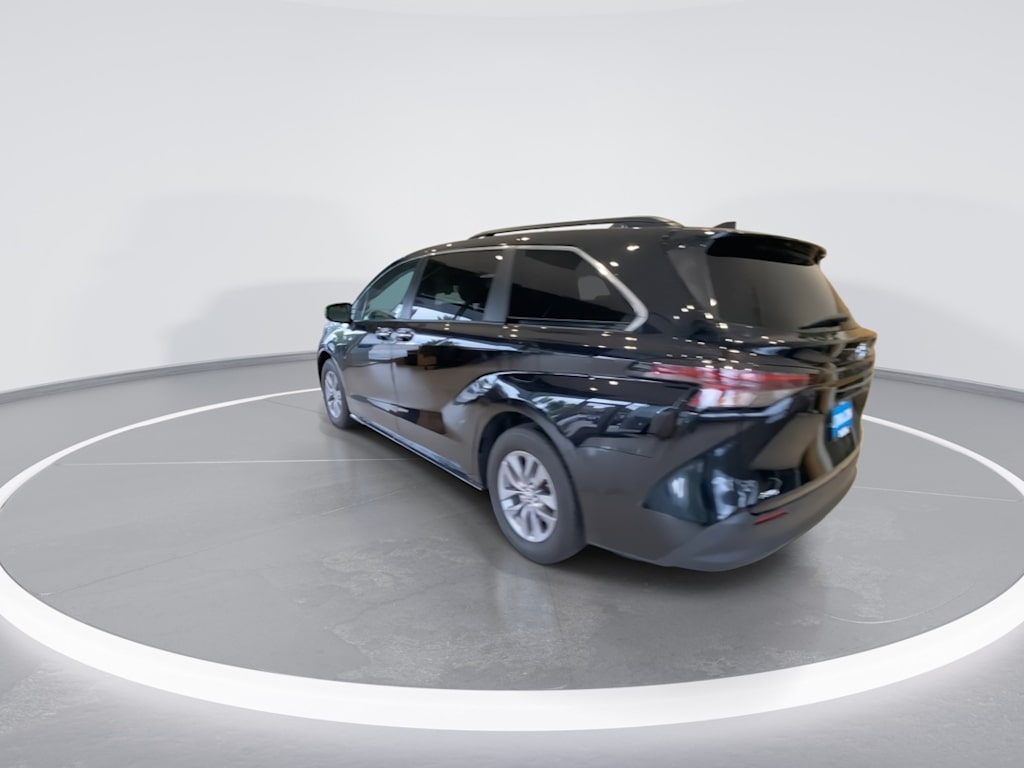 Thumbnail: 2024 Toyota Sienna - 15