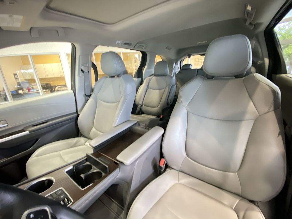 Thumbnail: 2024 Toyota Sienna - 8