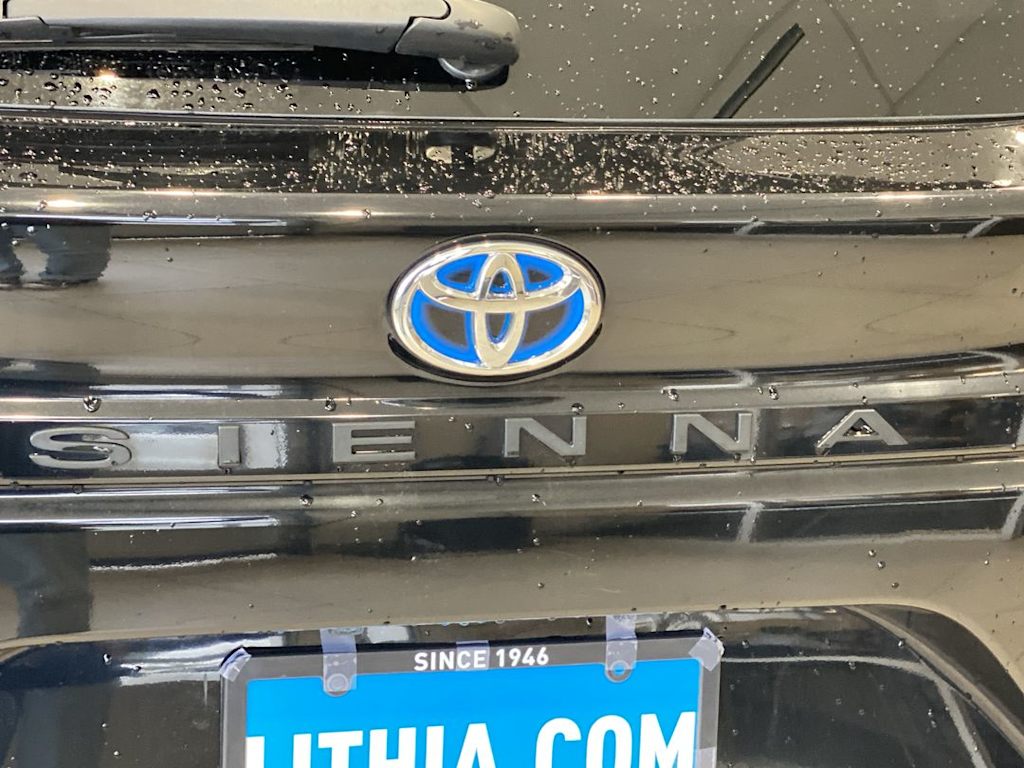 Thumbnail: 2024 Toyota Sienna - 20
