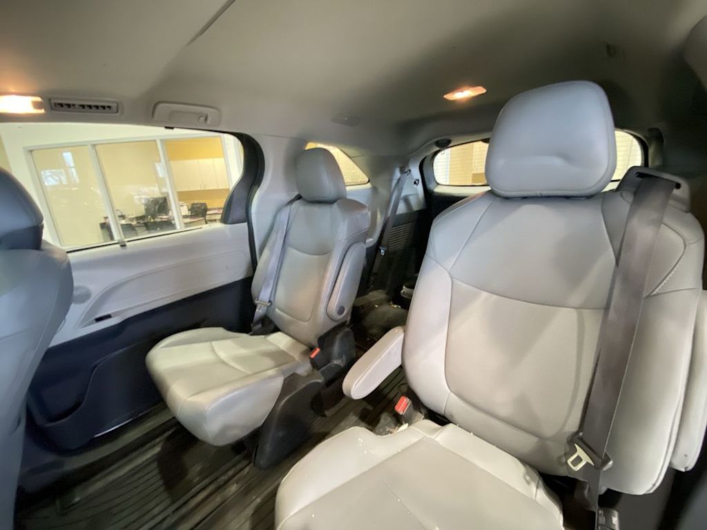 Thumbnail: 2023 Toyota Sienna - 11