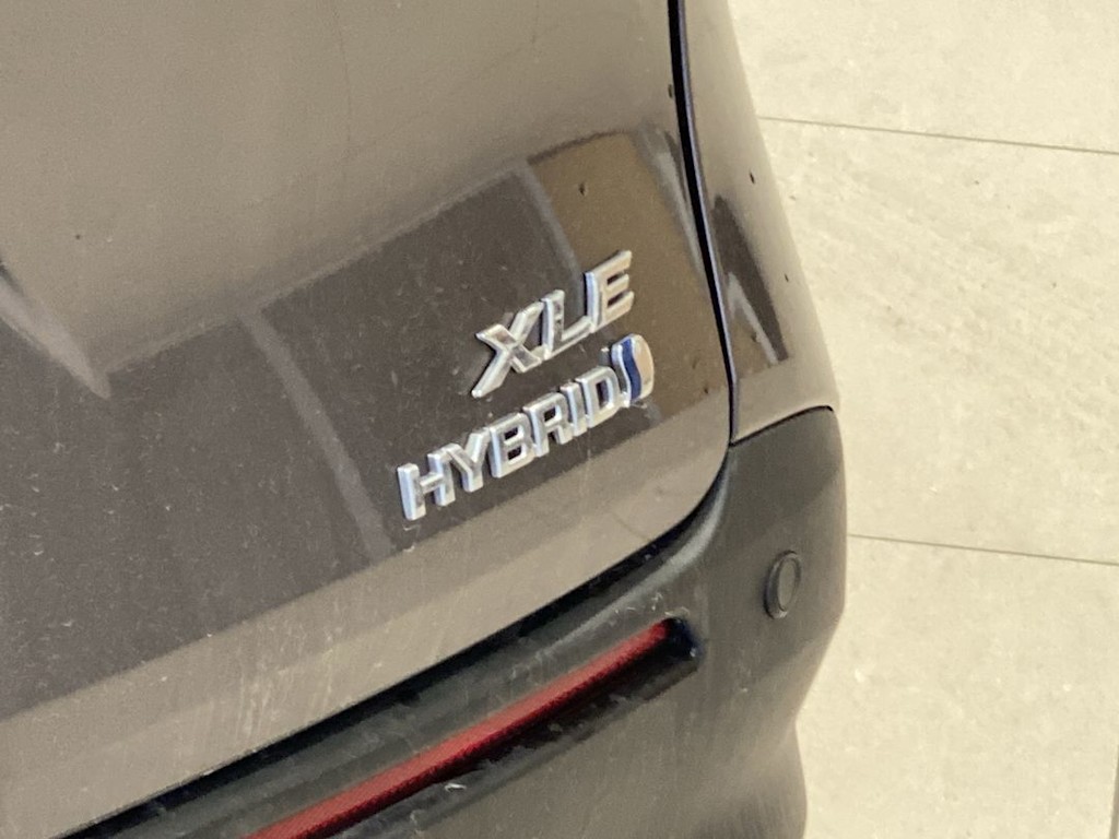 Thumbnail: 2023 Toyota Sienna - 21