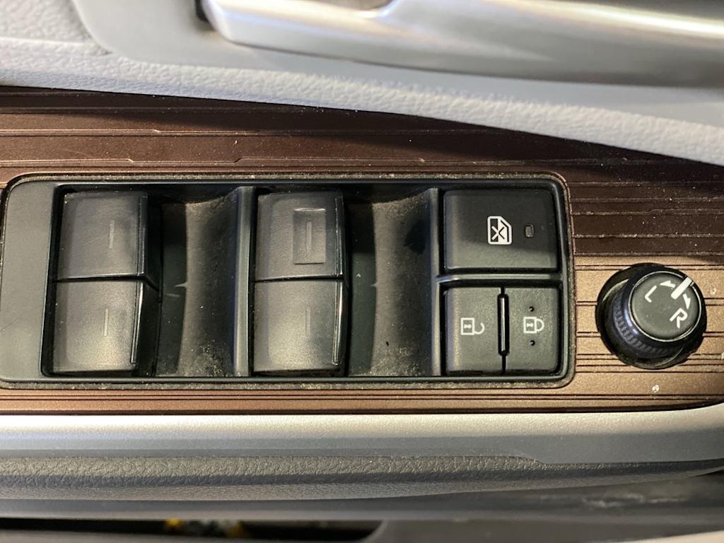 Thumbnail: 2023 Toyota Sienna - 23