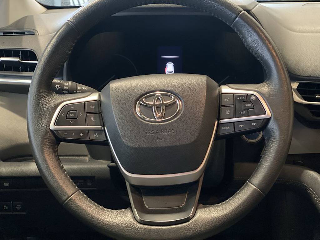 Thumbnail: 2023 Toyota Sienna - 2