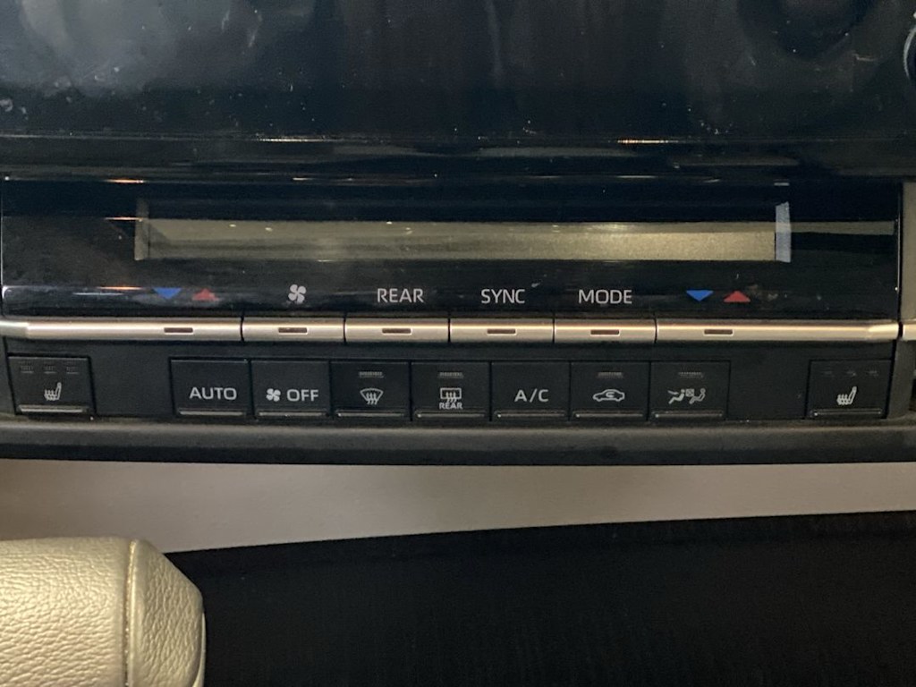 Thumbnail: 2023 Toyota Sienna - 25